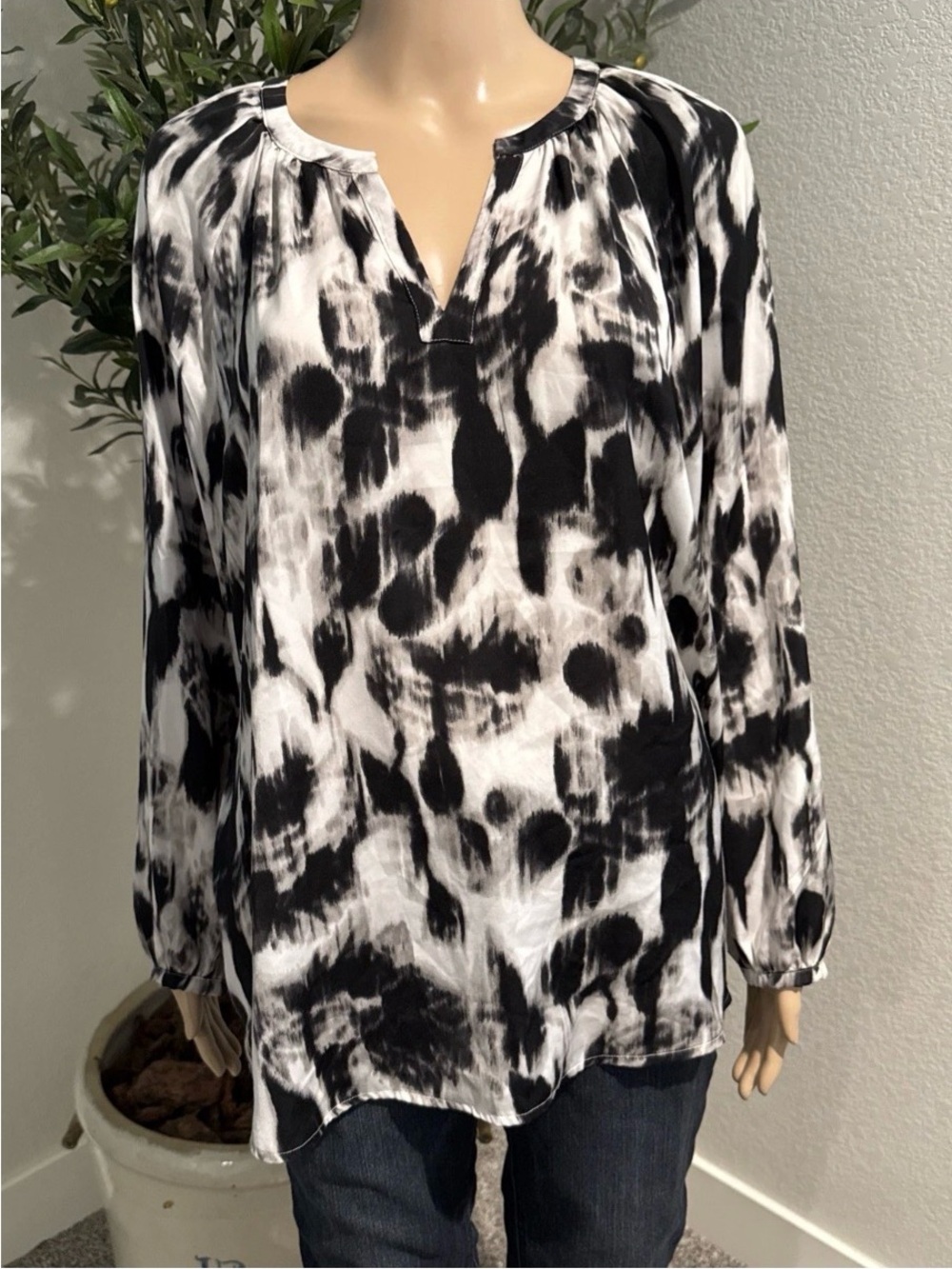 Apt. 9 Black and White Abstract Print Long-Sleeve Blouse Size Petite XL-004